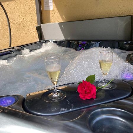 Gite Des Combes Blanches Avec Piscine Et Jacuzzi Frayssinet-le-Gélat 外观 照片