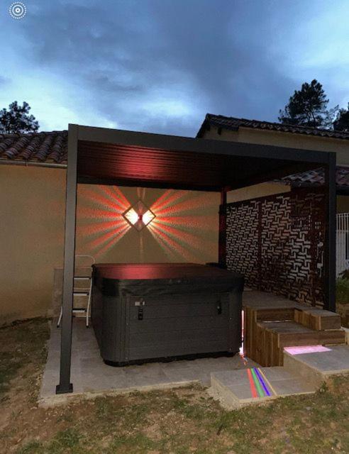 Gite Des Combes Blanches Avec Piscine Et Jacuzzi Frayssinet-le-Gélat 外观 照片