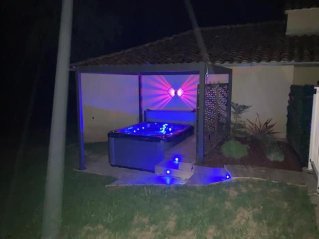 Gite Des Combes Blanches Avec Piscine Et Jacuzzi Frayssinet-le-Gélat 外观 照片