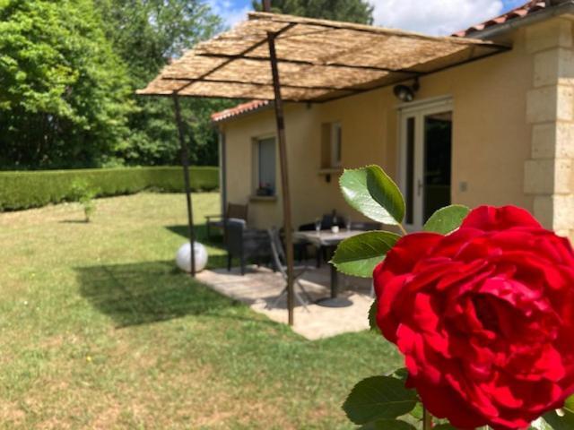 Gite Des Combes Blanches Avec Piscine Et Jacuzzi Frayssinet-le-Gélat 外观 照片
