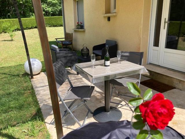 Gite Des Combes Blanches Avec Piscine Et Jacuzzi Frayssinet-le-Gélat 外观 照片