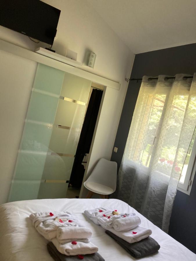 Gite Des Combes Blanches Avec Piscine Et Jacuzzi Frayssinet-le-Gélat 外观 照片